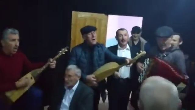 Поёт Чародинский хор!