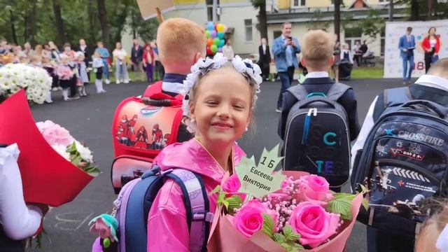 Вика. Первый раз в первый класс. 2021, школа 1852 смотреть онлайн