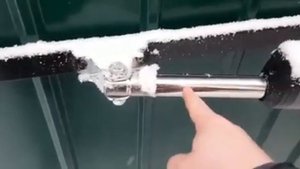 Работа телескопического привода распашных ворот зимой