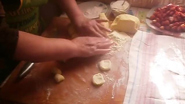 Тесто для вареников с клубникой смотреть онлайн