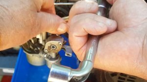 Comment déposer et identifier le carburateur du moteur ROBIN SUBARU EP16  5HP ?