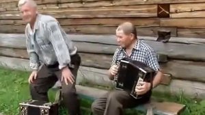 Частушки под гармонь.