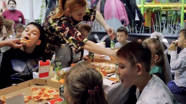 Добрый сюжет о новогодней Ёлочке для детей с особенностями здоровья. смотреть онлайн