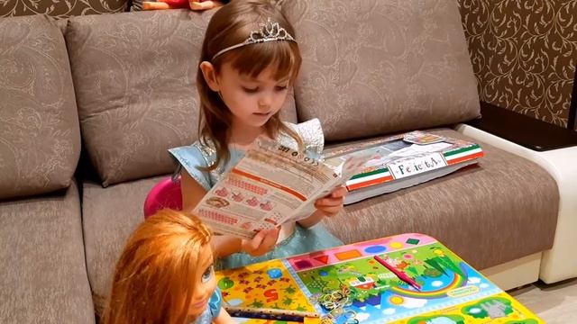 ВЛОГ .Плетем ФЕНЕЧКИ .Набор для фенечек Felicita . Играем в куклы. VLOG .We weave BAUBLES . смотреть онлайн