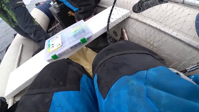 Осеняя рыбалка на спиннинг. Попался БОНУС! смотреть онлайн