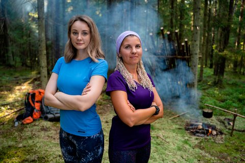 Лесные лосины: женский бушкрафт. Девушки строят укрытие. Готовят индейку на костре