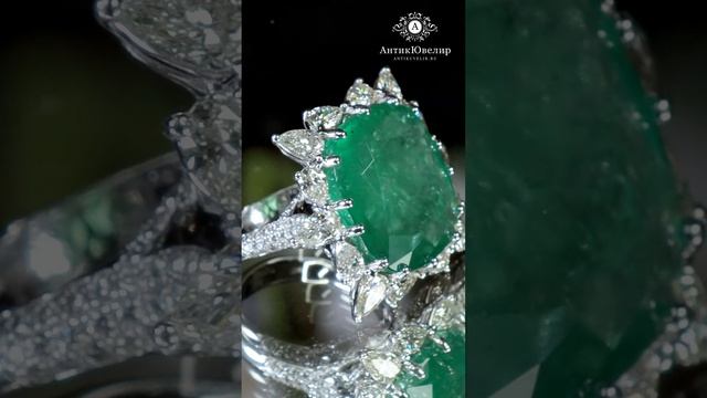 Золотое кольцо с изумрудом и бриллиантами. Хадижат Алисултанова.  Ювелирные украшения АнтикЮвелир .