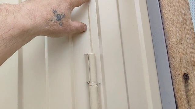 Комбинированная отделка подъëмно поворотных ворот.