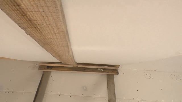 Как одному прикрутить ГИПСОКАРТОН на потолок смотреть онлайн