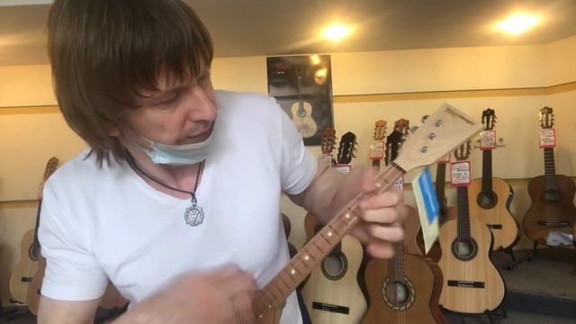 Экскурсия  в Московский музыкальный Магазин. Обзор 3х балалаек. Инструменты для музыкантов. Цены.
