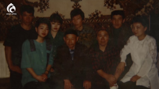 Жарас Сәрсек  Менің анам ... Менің әкем ...  Асыл арна