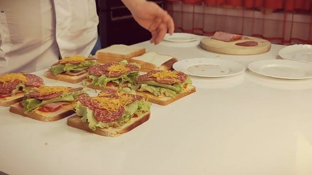 СЕНДВИЧ С ВЕТЧИНОЙ НА ГРИЛЕ | КАК ПРИГОТОВИТЬ СЕНДВИЧ | РЕЦЕПТ | ПОДМАСТЕРЬЕ у ШЕФА смотреть онлайн