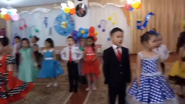 Выпускной бал предшкольная казахская группа. Детский сад- гимназия 9 Радуга(12) смотреть онлайн
