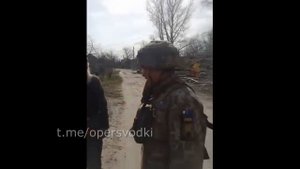 Бабушка с флагом СССР, продолжение видео. Поражает несгибаемость Пожилых людей. Родина Мать.