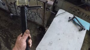 Съемник пружин из двух Жигулевских домкратов.