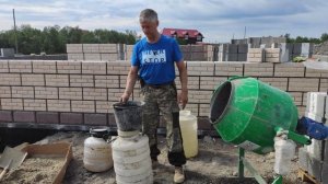 СТРОИМ ПРОСТО = ЖИВЁМ ДОЛГО - (Хорошая бетономешалка + Как я готовлю раствор для кладки блоков)