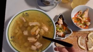 Бюджетная уха из обрезков лосося/Прозрачная уха и заливное, два в одном/Soupe avec saumon.