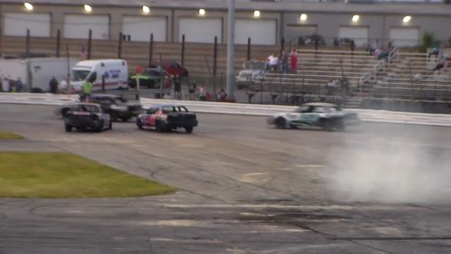 Sportsdrome Ford Crown Vic Oval B Feature Getting Wild (6/17/2023) смотреть онлайн