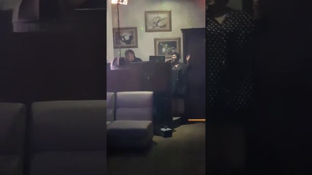 Владимир Плотников исполняет песню "Моя бабушка курит трубку" смотреть онлайн