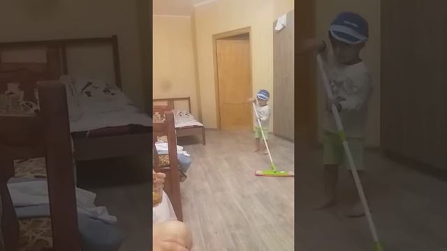 Парень все время страдает. Жалко (((( смотреть онлайн