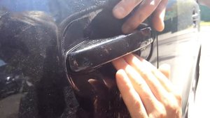 Наклейка защитной пленки под ручки авто своими руками