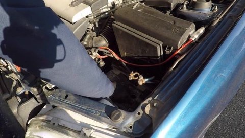 Volvo S40 - Battery replacement