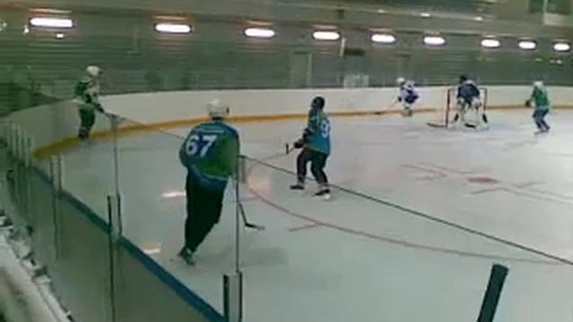 Играем в хоккей на малой тренировочной арене в Сочи олимпийский парк