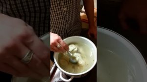 Если слиплись сырые пельмени (вареники)