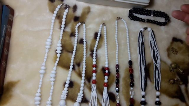 319. Бусы из молочного стекла. Переделка. Часть 1. смотреть онлайн