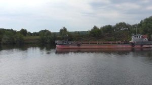 Самоходная грунтоотвозная шаланда ШС-12 Тип: ШС Проект: 711Б идет вверх по Москва-реке