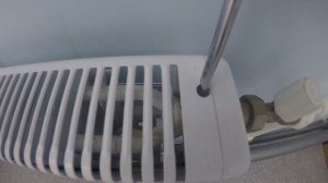 Как спустить воздух с  радиатора отопления.