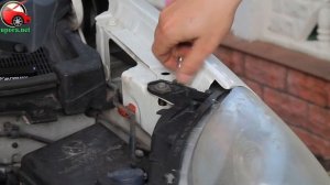 Установка упоров капота (амортизаторов) на Fiat Doblo 2 (www.upora net)
