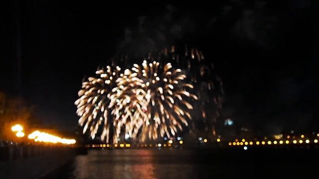 Праздничный Салют. Невероятное зрелище! смотреть онлайн