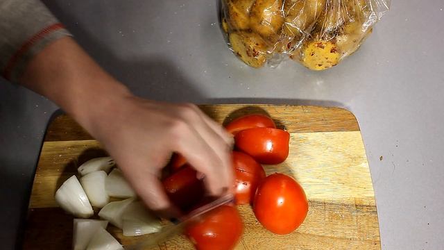 СЛОЖИ ВСЕ В ПАКЕТ И ЗАПЕКАЙ! Молодая картошка в рукаве с копчеными ребрами. НЕ устоит никто!