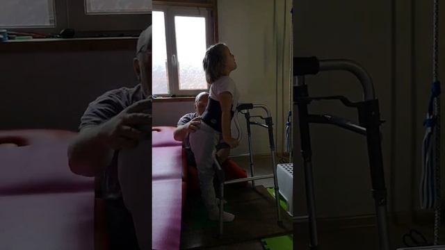 Ева, пробная вертикализация