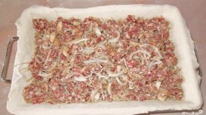 Пирог с мясом из слоеного дрожжевого теста