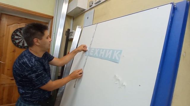 Как поклеить наклейку, плоттерную аппликацию, ровно и без пузырей.