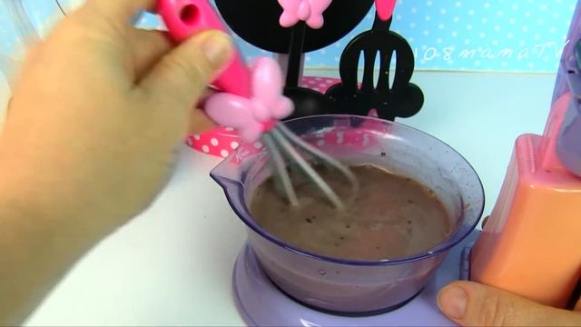 Куклы Пупсики Готовим Шоколадный Пудинг Помогает Маме На Кухне Мультик для детей смотреть онлайн