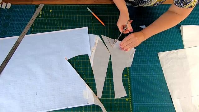 Платье на запах отрезное под грудью с драпировкой по юбке. Моделирование и раскрой.mp4