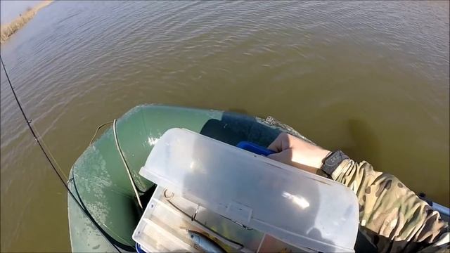 РЫБАЛКА НА ЩУК В КОНЦЕ МАРТА В АСТРАХАНСКОЙ ОБЛАСТИ! смотреть онлайн