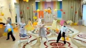 ТАНЕЦ С ЛИСТЬЯМИ