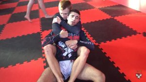 Выход от удушающего со спины Удушение сзади Защита Мма тренировка Грэпплинг обучение Удушение в Мма