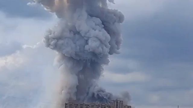 ⚡️ В Сергиевом Посаде произошел мощнейший взрыв. С завода эвакуируют рабочих. смотреть онлайн