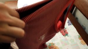 Как быстро складывать футболку (видео с разных ракурсов)