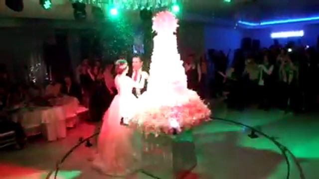 (Сона  Ара Мартиросян) Оригинальная подача торта на свадьбе от Festiveshow