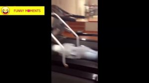 падение с беговой дорожки fall off the treadmill