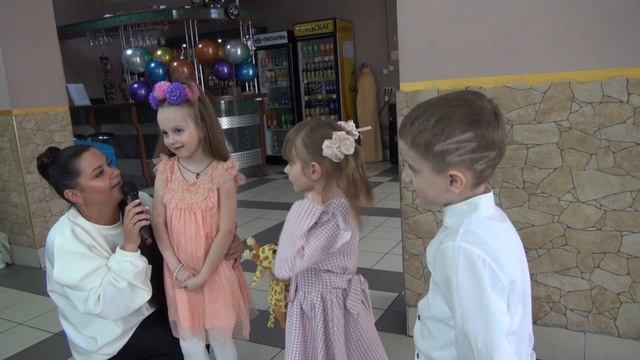 Поздравляют внуки на юбилее бабушки смотреть онлайн