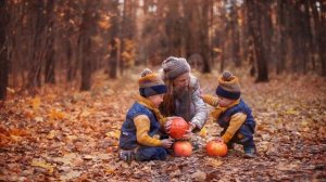 Лисички-братишки в осеннем лесу - семейная фотосессия