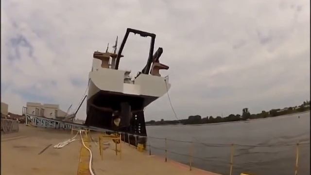 спуск кораблей на воду, Не повезло тому, кто снимал!! смотреть онлайн