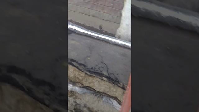 Качественный асфальт был похоронен под слоем нового асфальта... смотреть онлайн